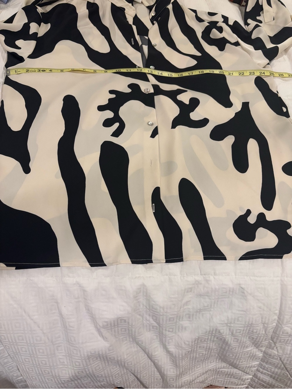 H&M Limited Edition Black&Cream Abstract Button-Down Twill Shirt. Various sizes - Picture 6 of 9